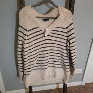 NWT American Eagle Outfitters v-neck striped sweater